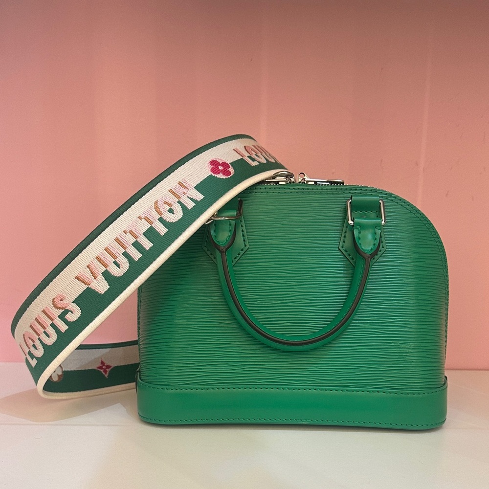 LOUIS VUITTON
Epi Jacquard Alma BB Serpentine